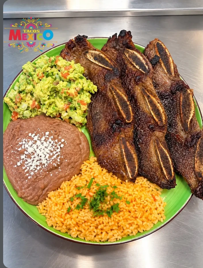 A plate full of tradition · Tacos México